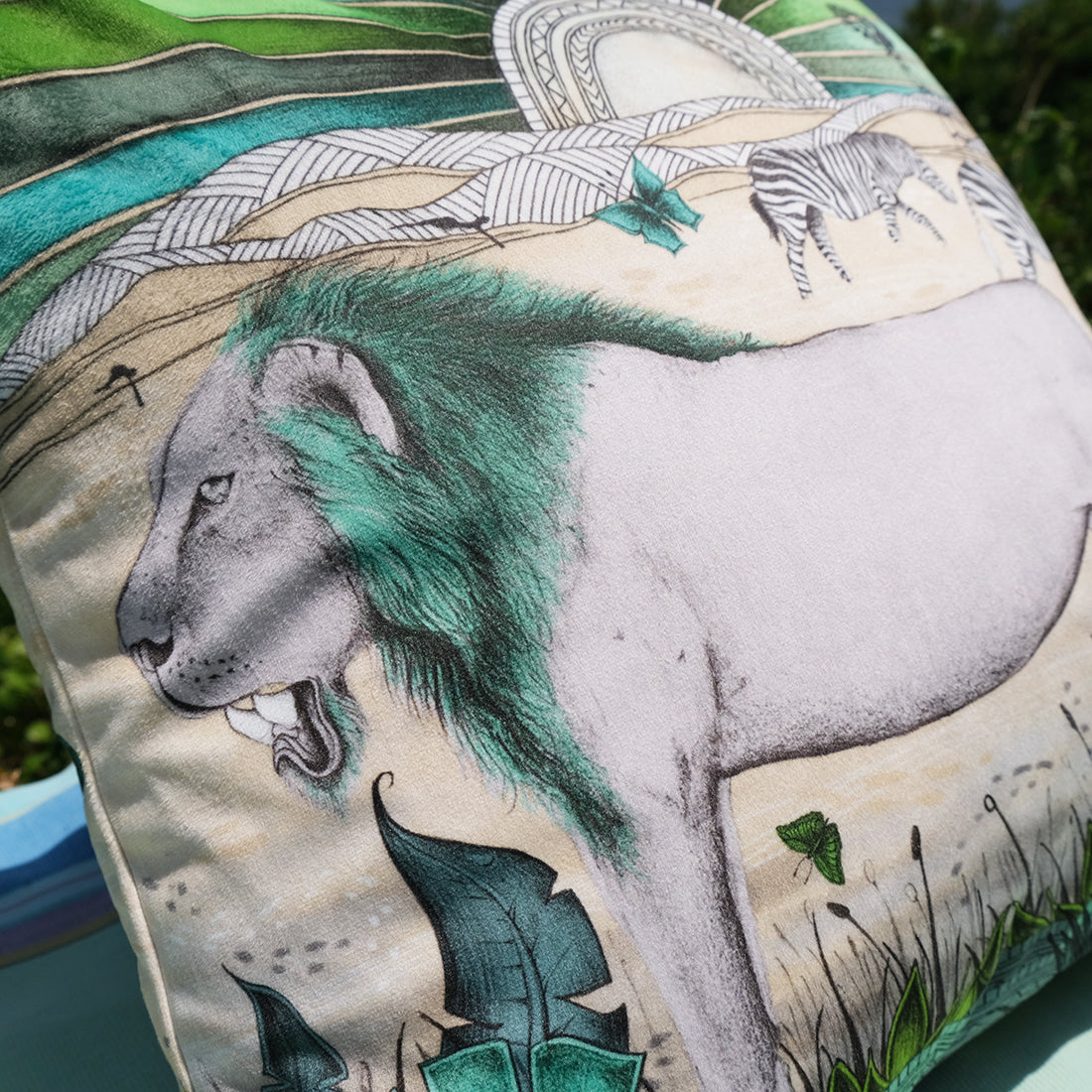 Lion luxury velvet cushion