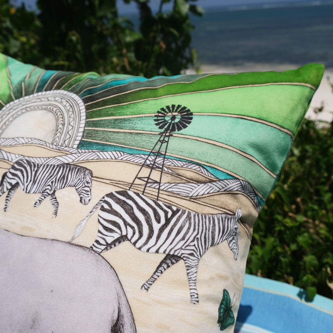 Lion luxury velvet cushion