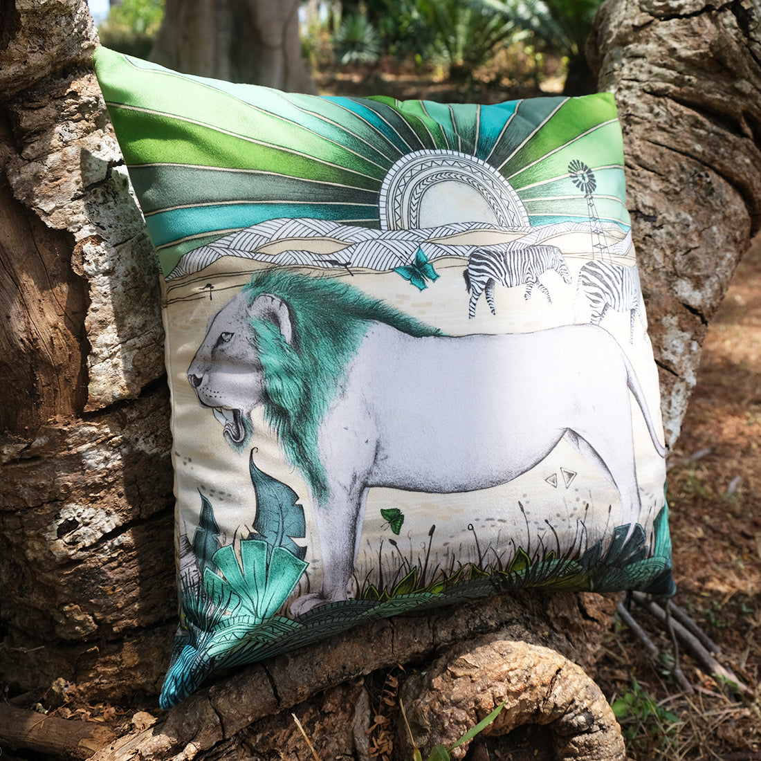 Lion luxury velvet cushion
