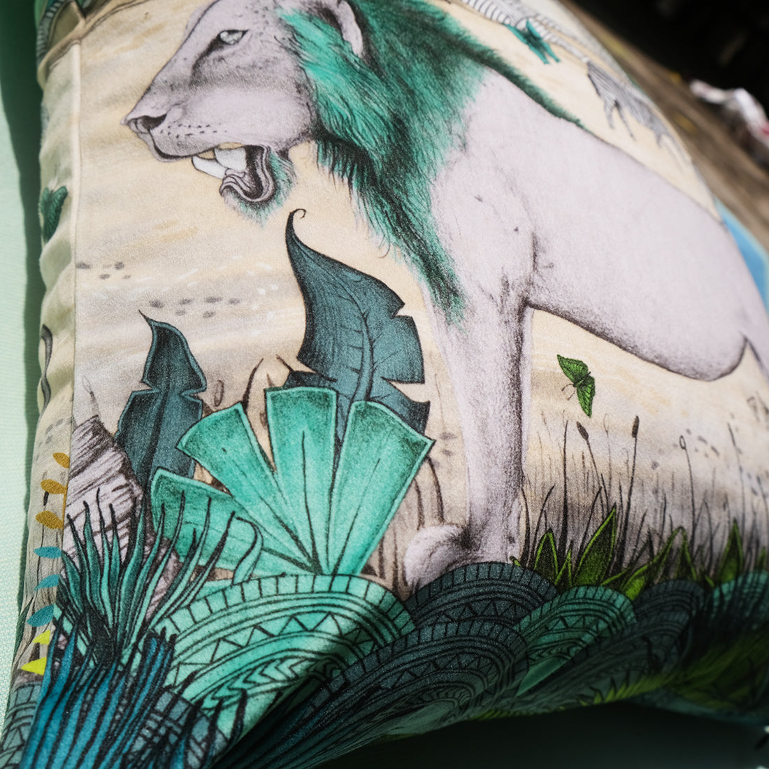 Lion luxury velvet cushion