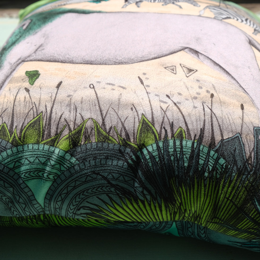 Lion luxury velvet cushion
